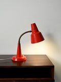 Lampada da tavolo rossa prodotta da Gemi rossa anni ’60 1