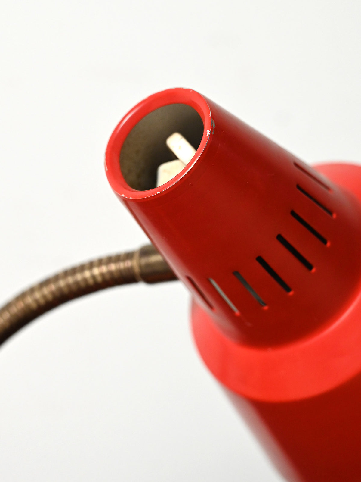 Lampada da tavolo rossa prodotta da Gemi rossa anni ’60 6
