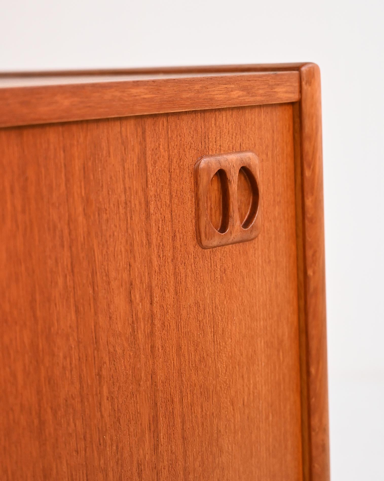 Sideboard modello “Korsör” scandinavo in teak anni ’60