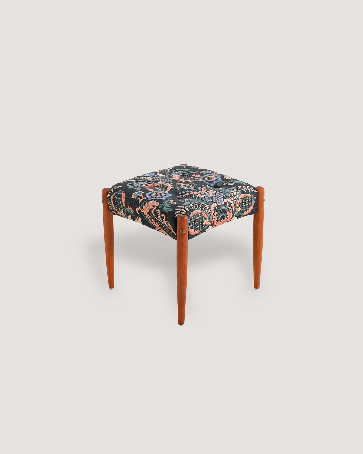 Sgabello scandinavo in teak con seduta imbottita, anni ’60/’70