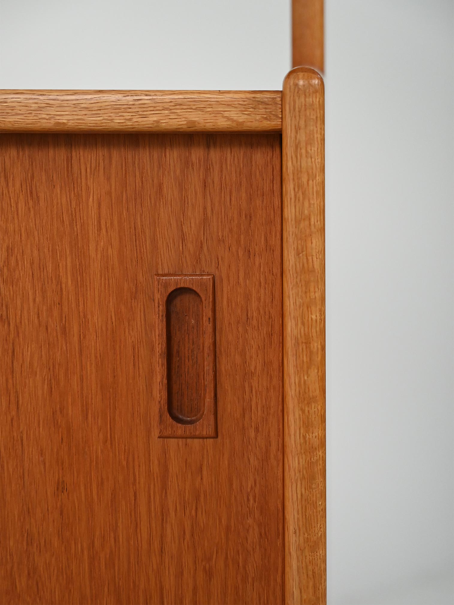 Libreria scandinava anni 60 in teak con vano contenitore