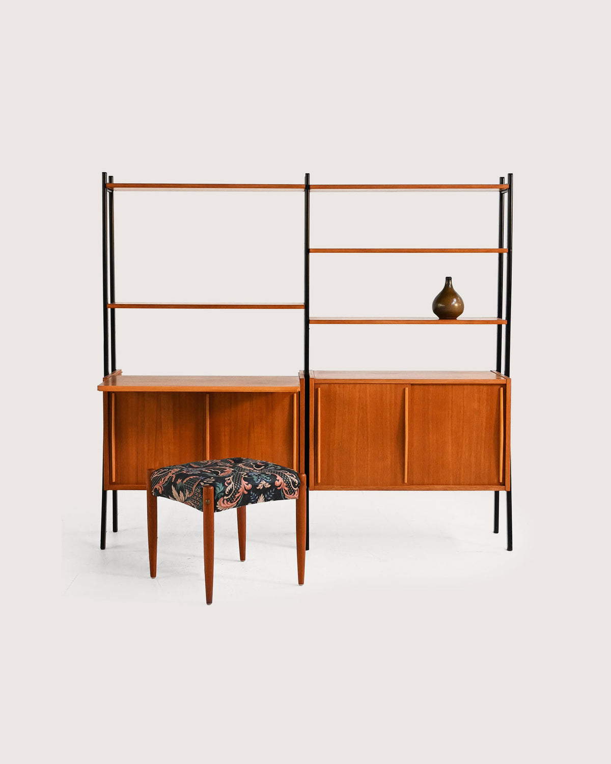 Libreria doppia scandinava in teak con montanti neri, anni ’60