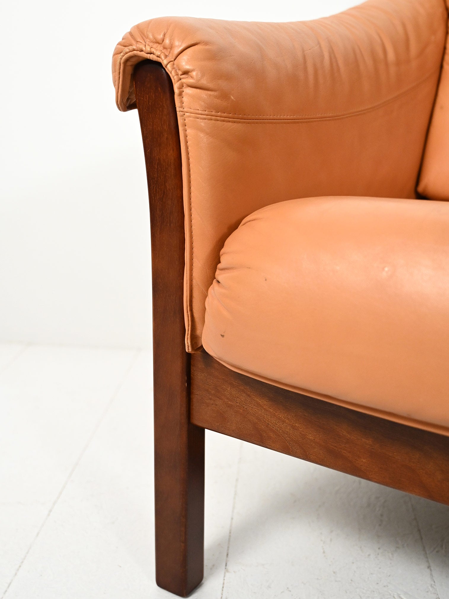 Coppia di poltrone scandinave anni Cinquanta in pelle 4
