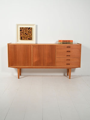 Sideboard scandinavo anni 60 dalle linee eleganti