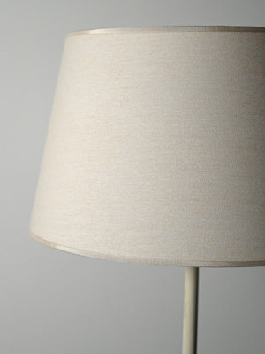 Lampada da terra tripode scandinava in legno laccato bianco 2