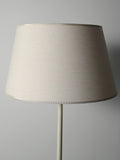 Lampada da terra tripode scandinava in legno laccato bianco 3