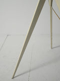 Lampada da terra tripode scandinava in legno laccato bianco 5