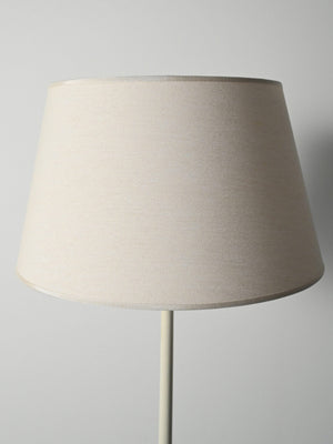 Lampada da terra tripode scandinava in legno laccato bianco 6