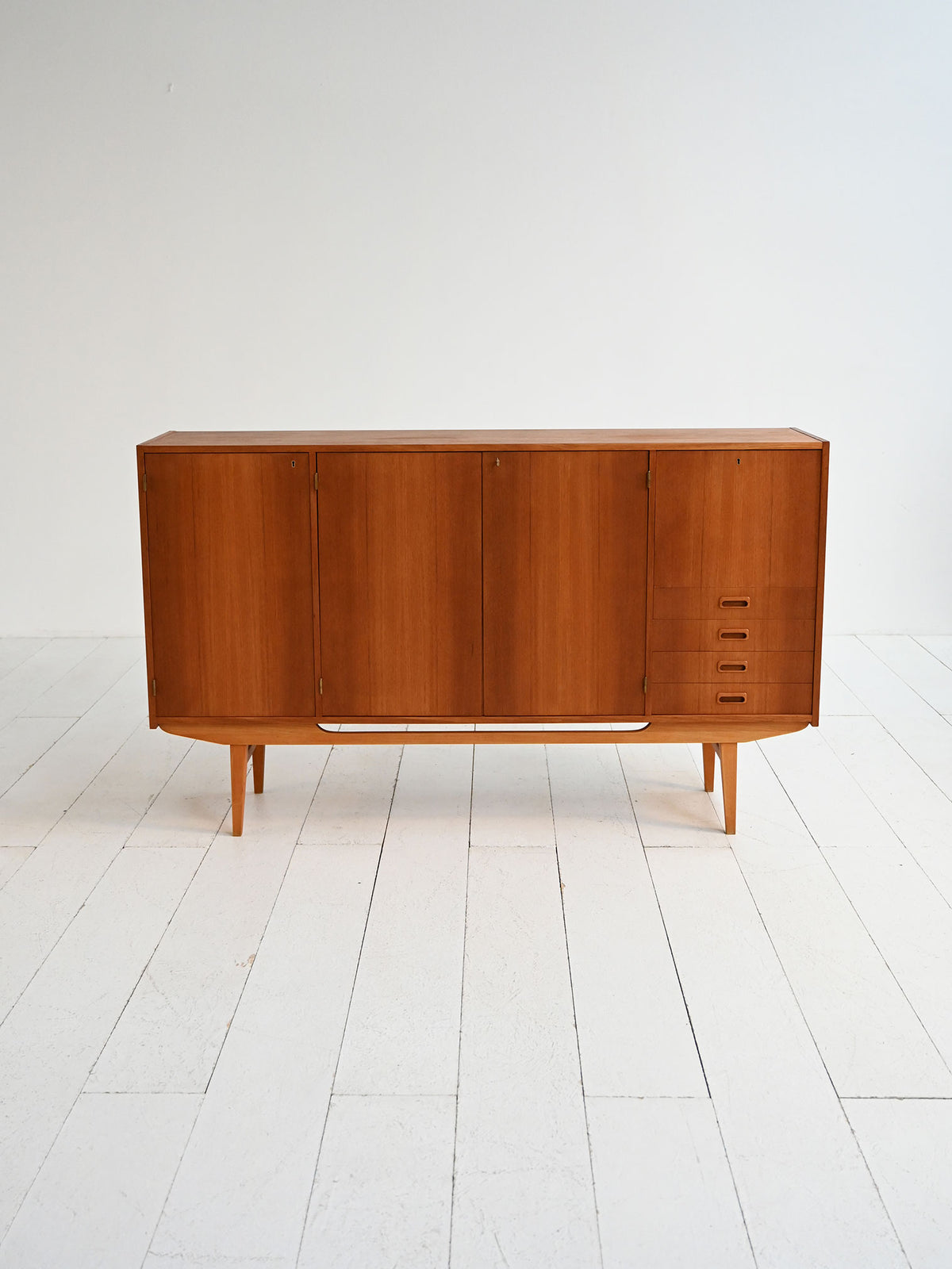 Highboard scandinavo in teak, anni ’50–’60