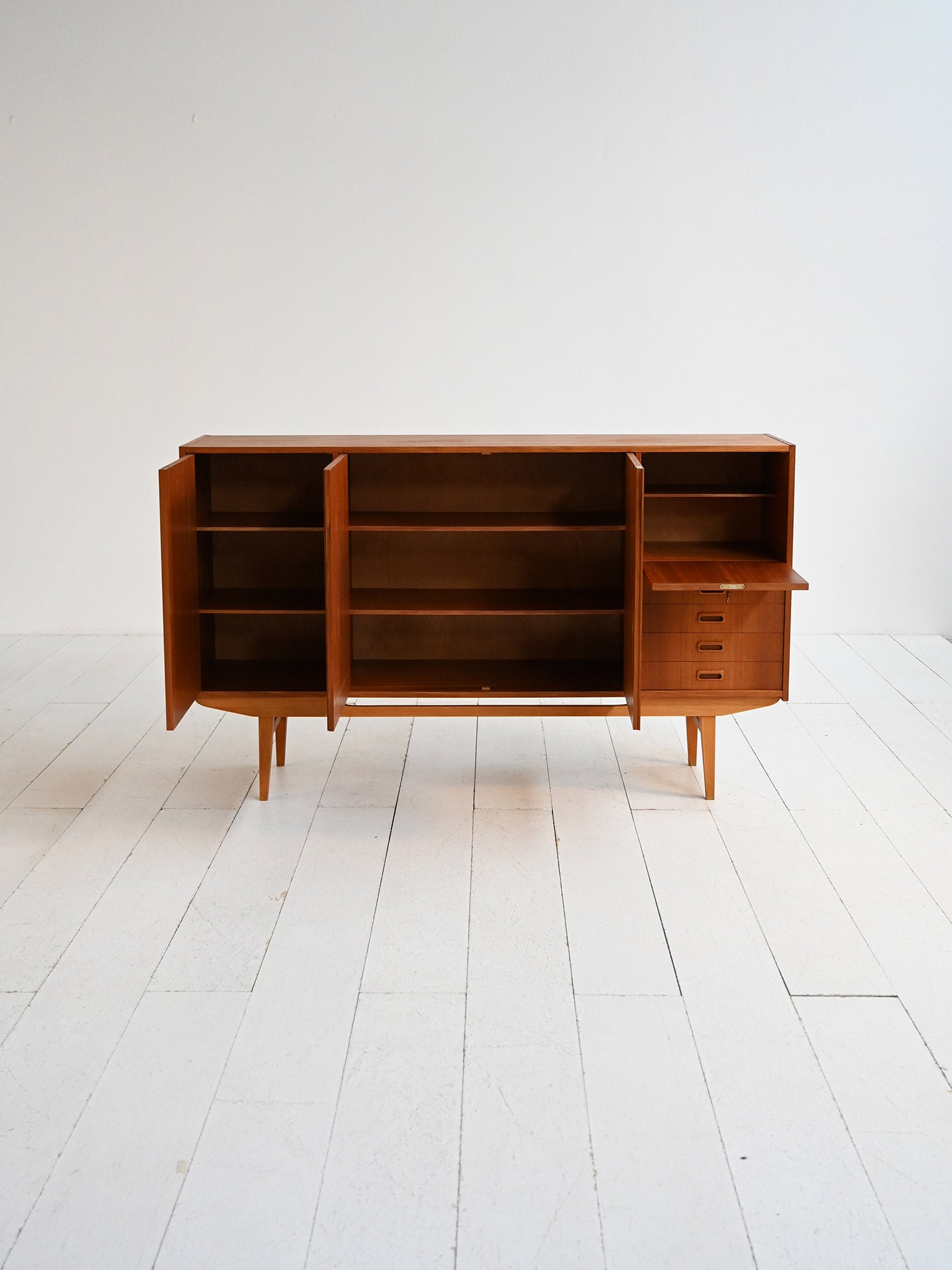 Highboard scandinavo in teak, anni ’50–’60 1