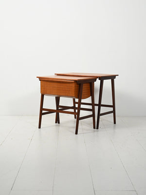 Coppia di coffee table scandinavi ad incastro con porta lana 1