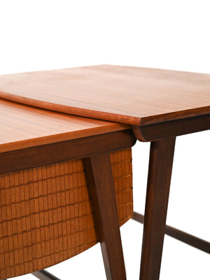 Coppia di coffee table scandinavi ad incastro con porta lana 8
