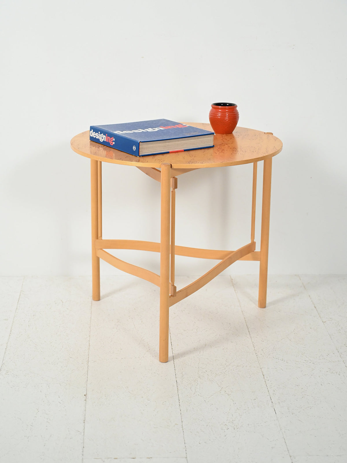 Coffee table scandinavo rotondo in betulla di Karl Andersson & Söner