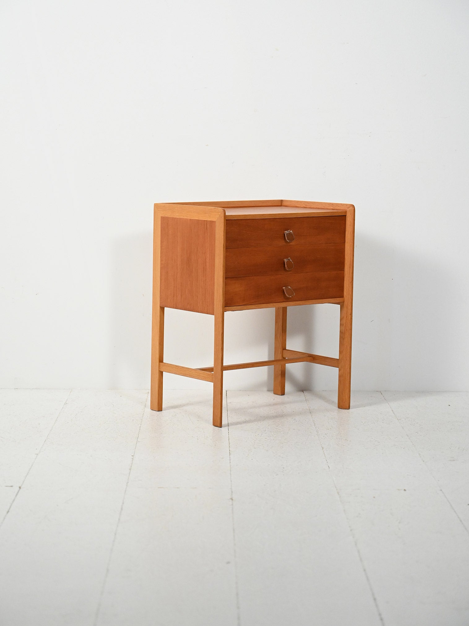 Comodino scandinavo anni Sessanta 2