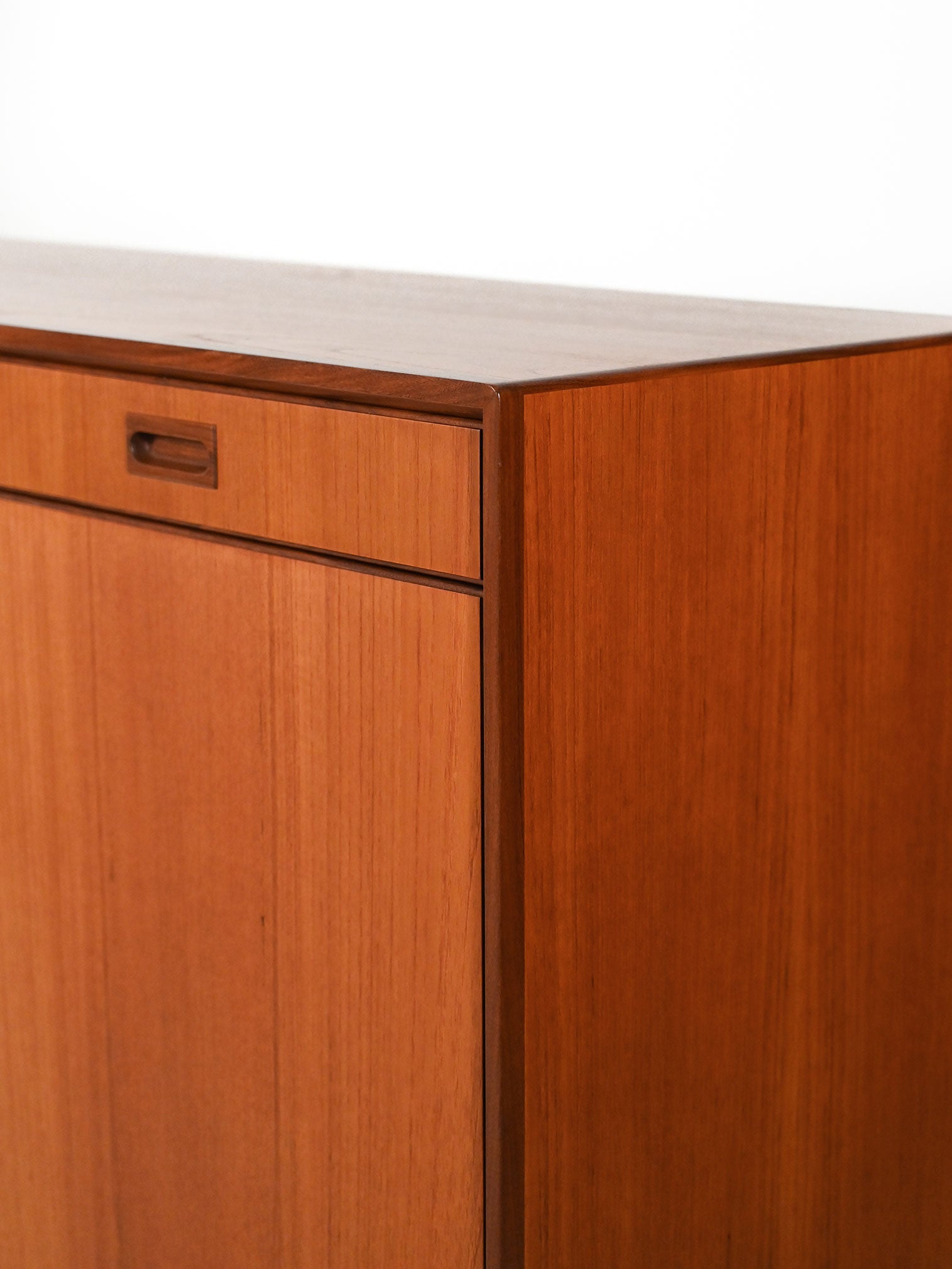Highboard scandinavo anni 60–70 di “Skaraborgs” 7