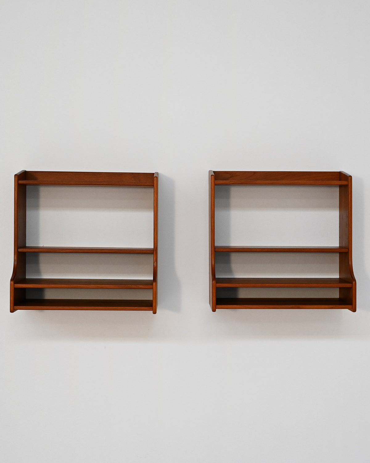 Comodini sospesi in teak Scandinavia anni ’60 1