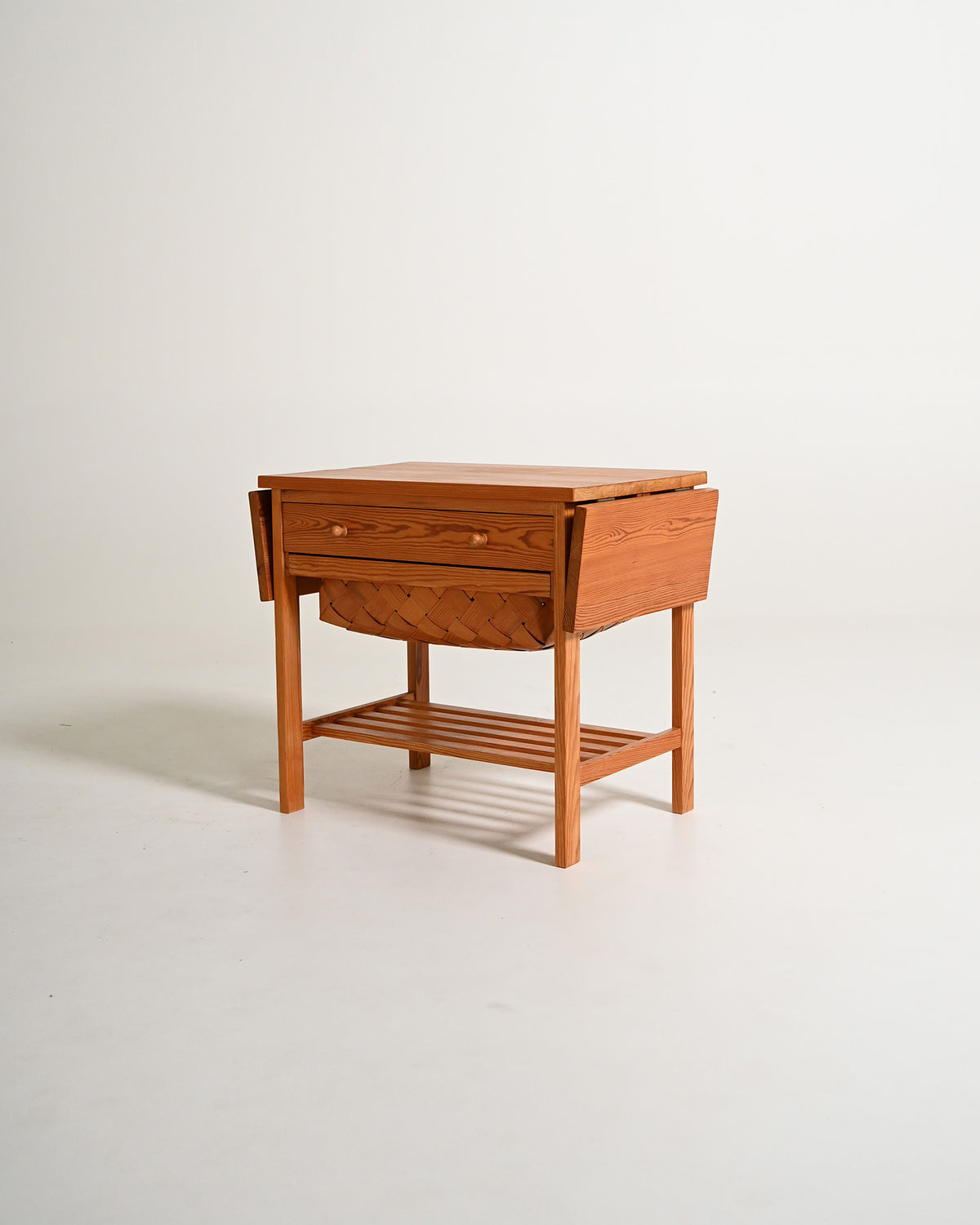 Tavolino scandinavo portalana in pino, anni '50