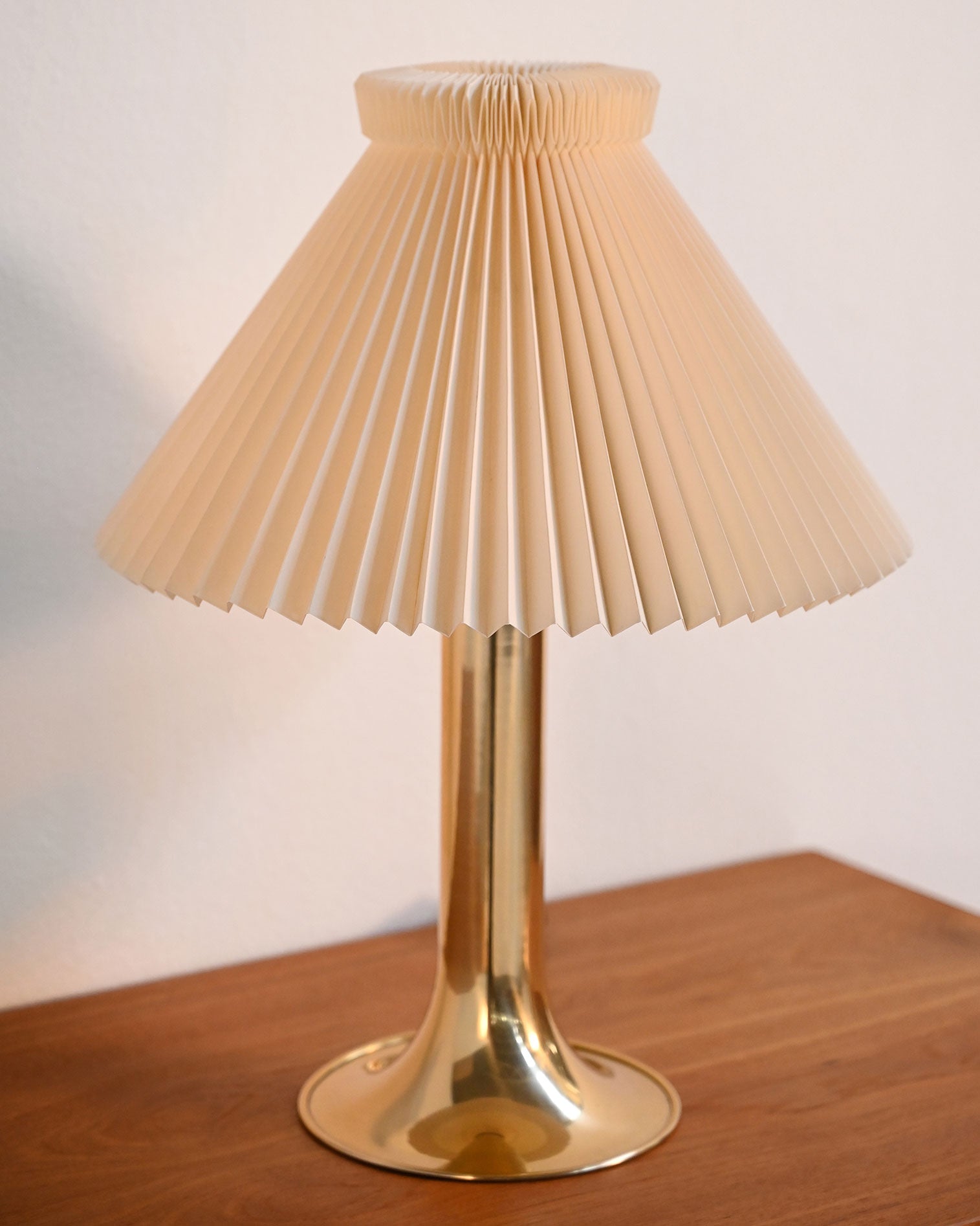 Lampada da tavolo danese con paralume in tessuto, anni ’60 2