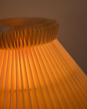 Lampada da tavolo danese con paralume in tessuto, anni ’60 4