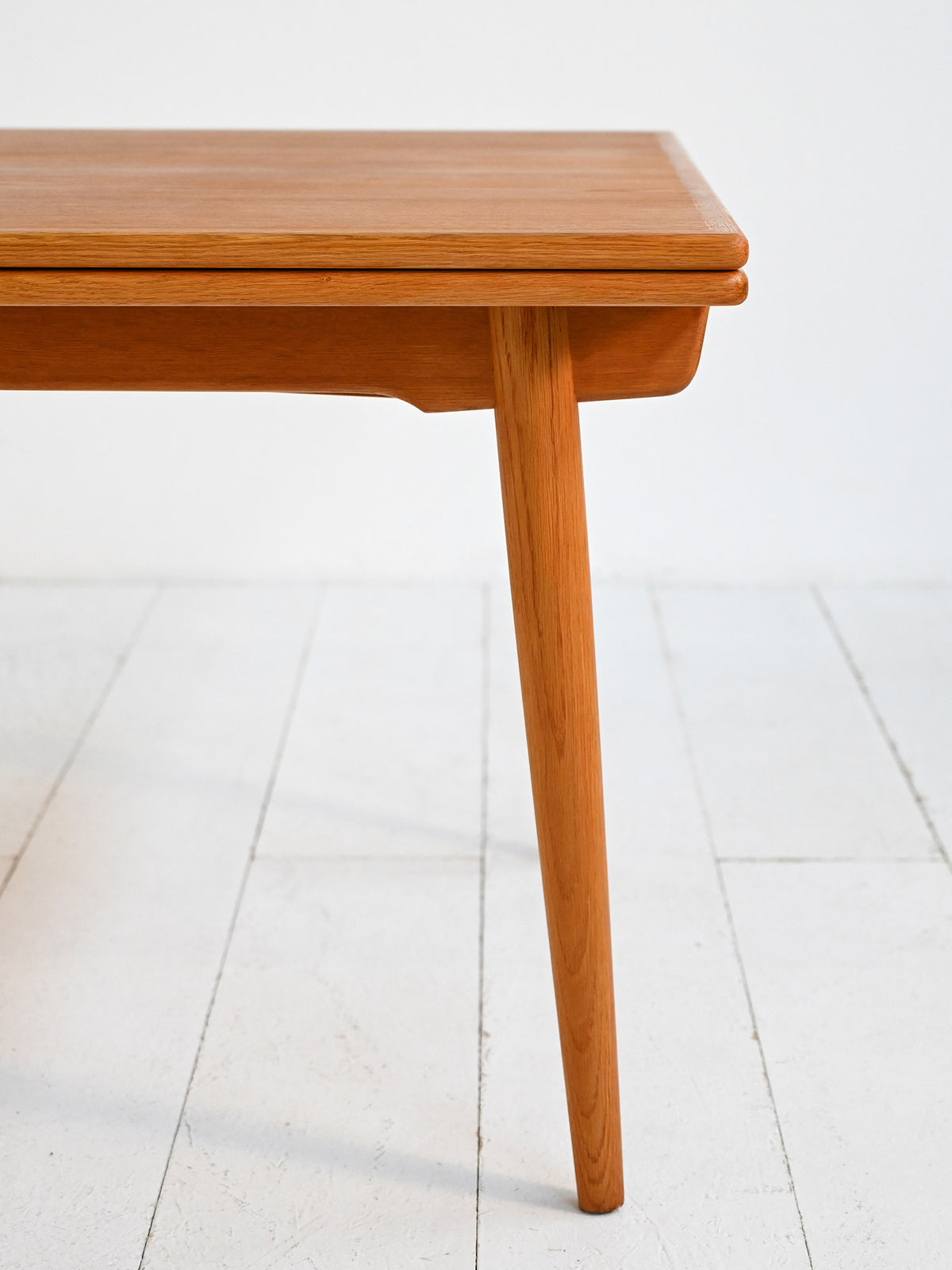 Tavolo allungabile modello “AT 312” di Hans J. Wegner 2