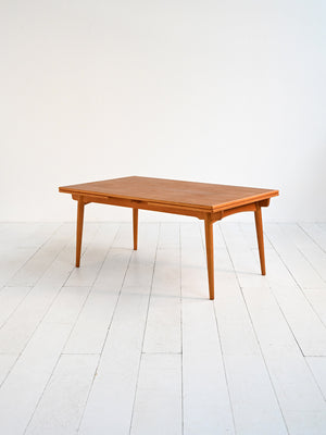 Tavolo allungabile modello “AT 312” di Hans J. Wegner 3