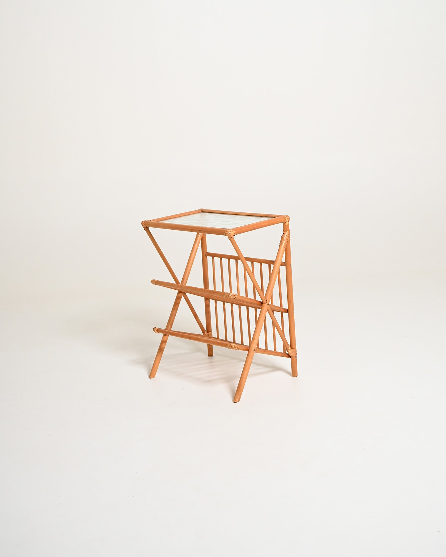 Mobiletto portariviste scandinavo vintage