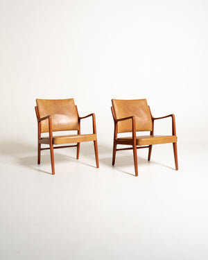 Coppia di poltroncine scandinave in similpelle, anni ’60