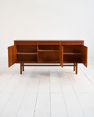 Sideboard scandinavo in teak con cassetti scultorei 2