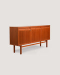 Sideboard scandinavo in teak con cassetti scultorei