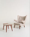 Poltrona “Papa Bear” con poggiapiedi di Hans J. Wegner per A.P. Stolen, Danimarca, anni ’50
