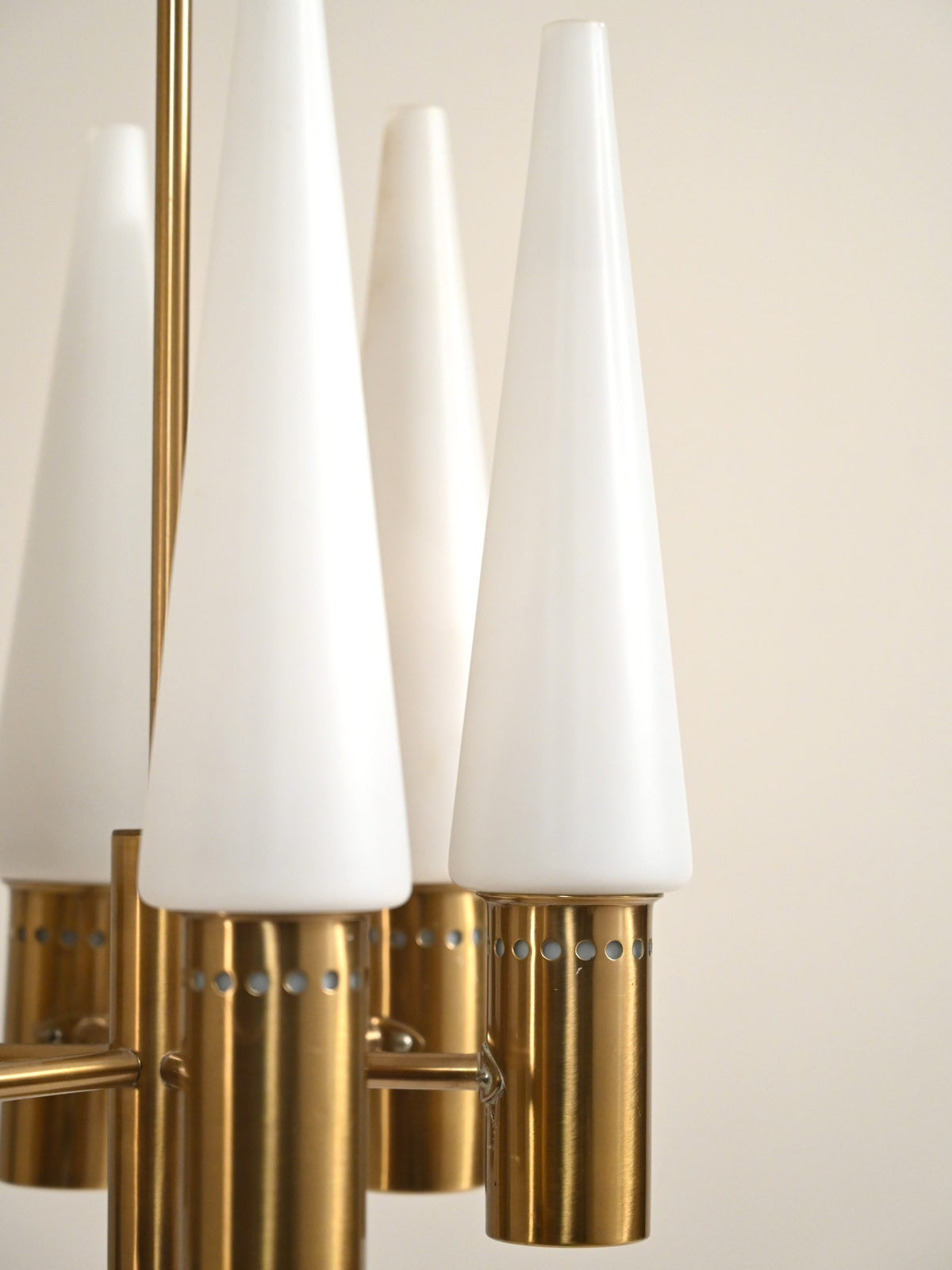 Lampadario anni '50 in ottone e vetro di Hans-Agne Jakobsson 1