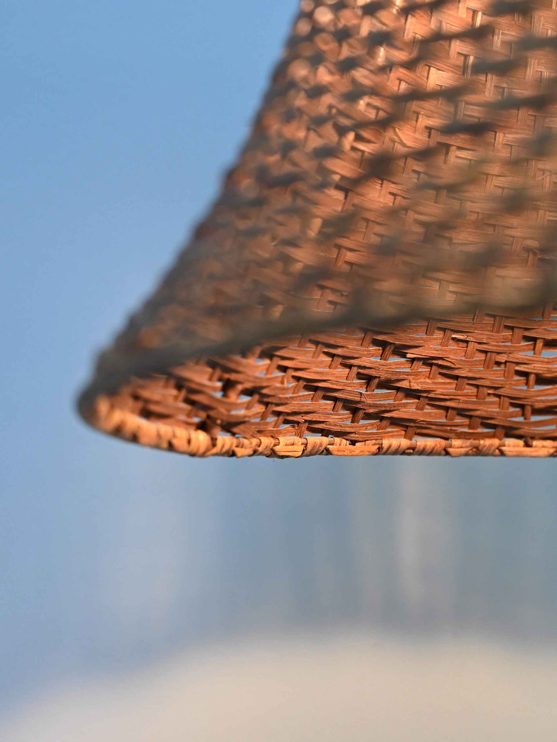 Lampada a piantana con paralume in rattan 3